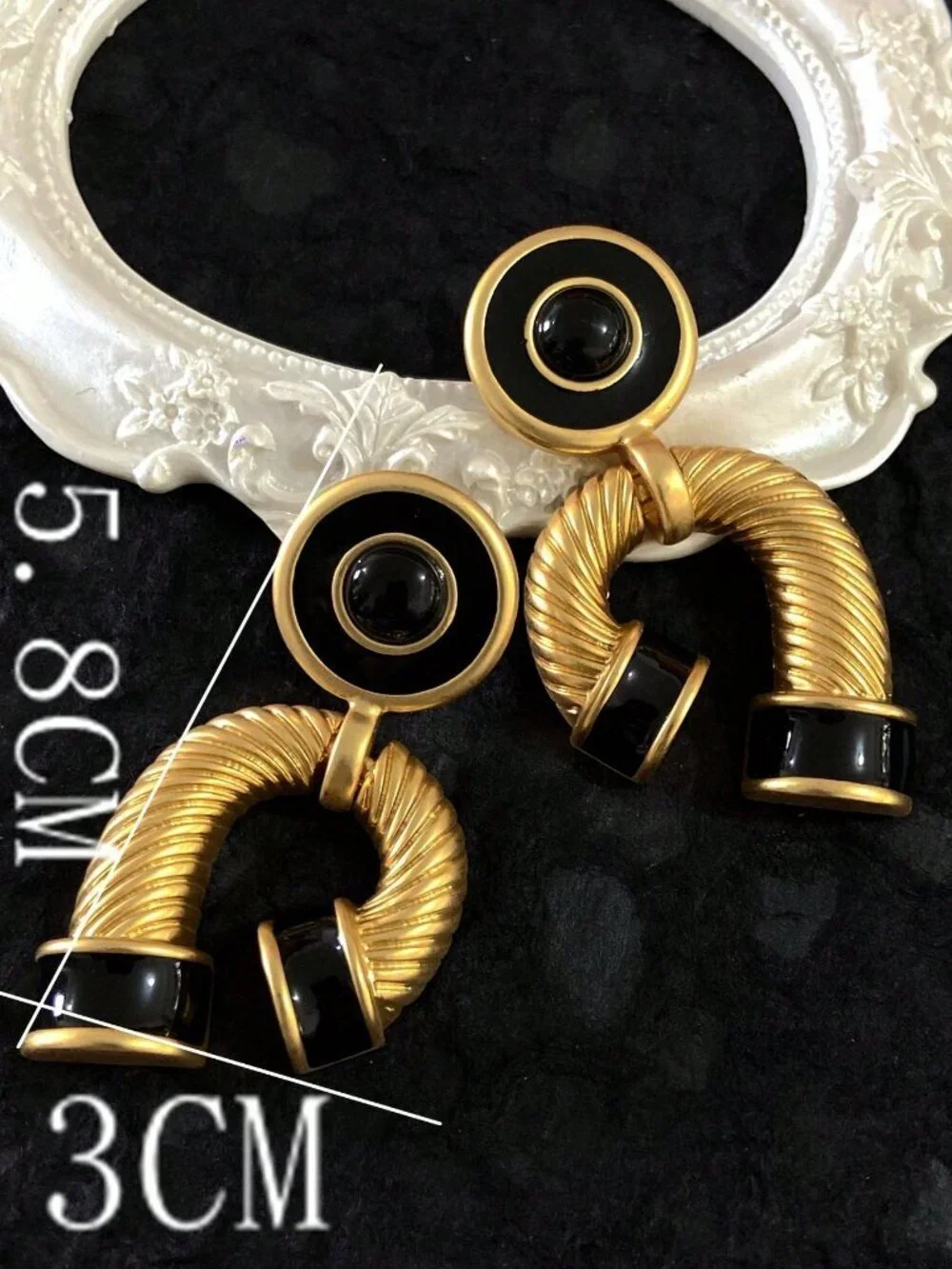 Elegant Women's Enamel Niche Designed  Horseshoe High-End Earrings